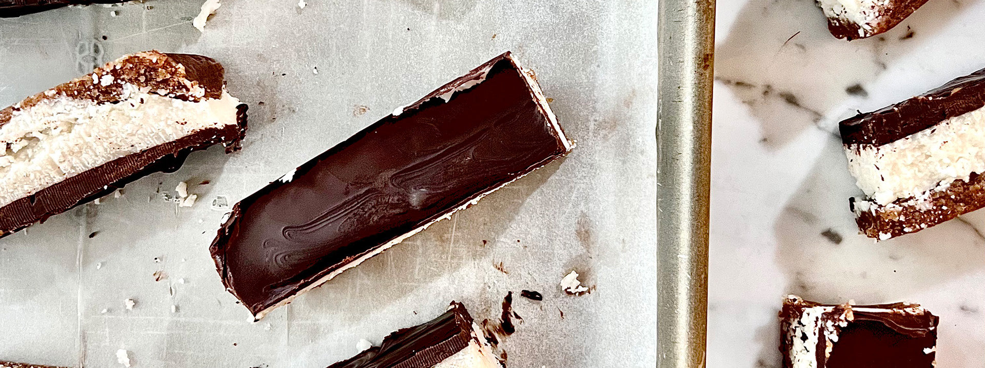 CHOCOLATE SLICE WITH DRIED DATES AND COCONUT