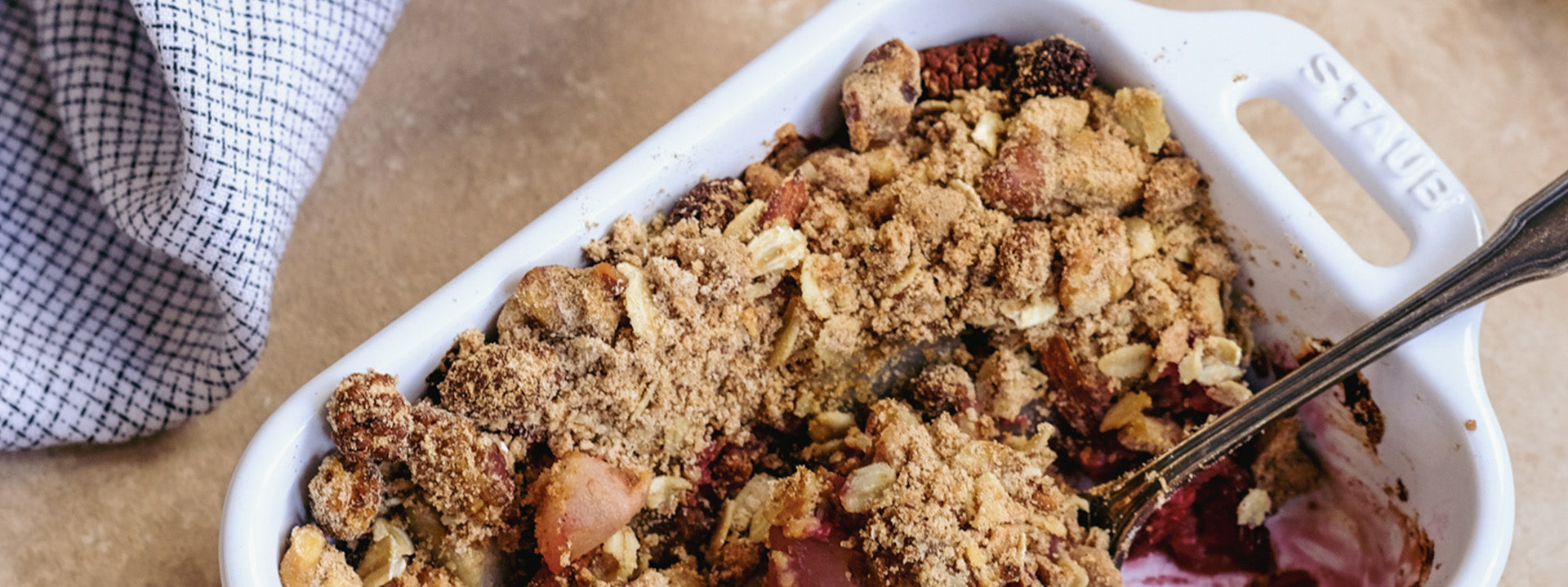 VEGAN CRUMBLE WITH DRIED MULBERRIES