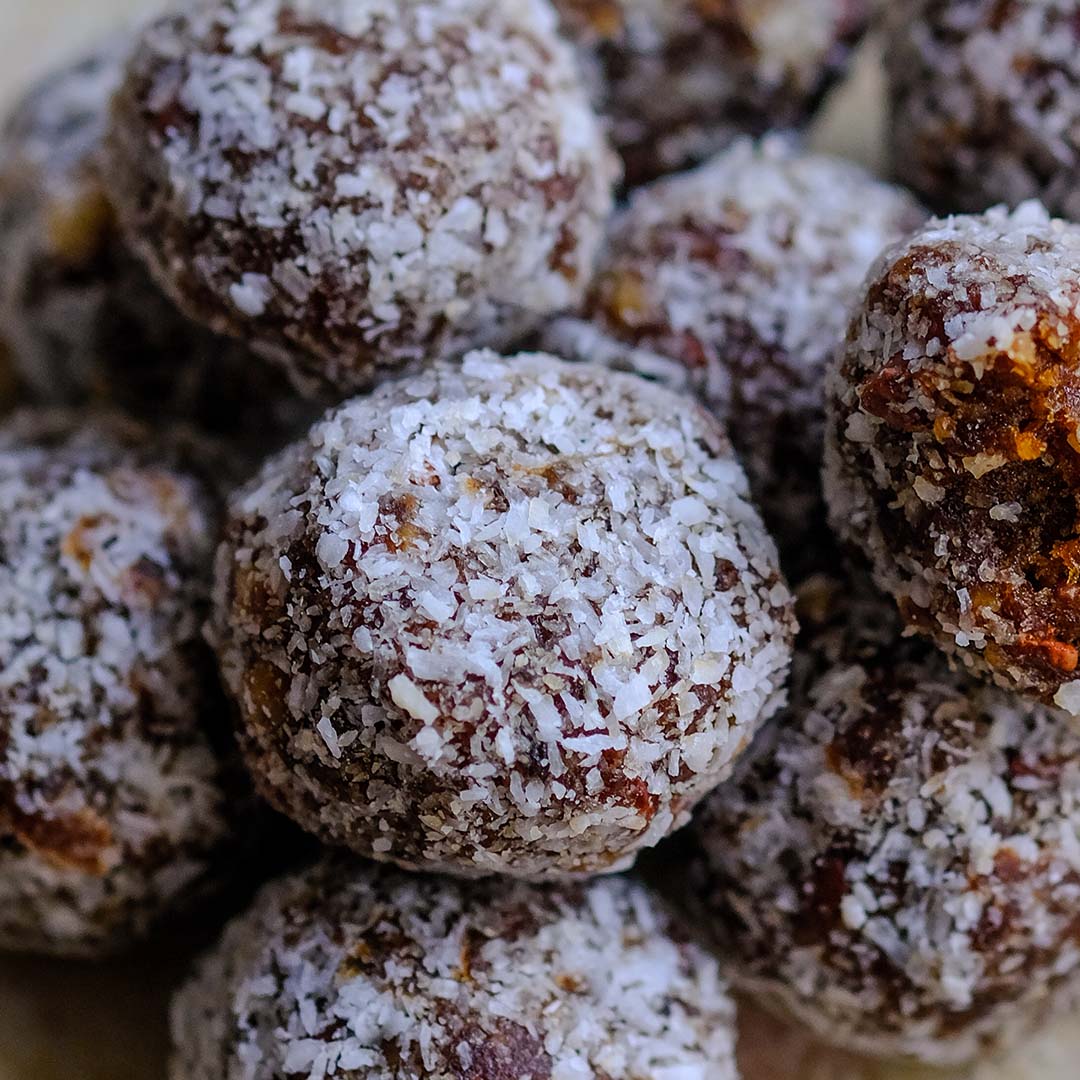 ORGANIC APRICOT CACAO NIBS & HAZELNUT BALLS